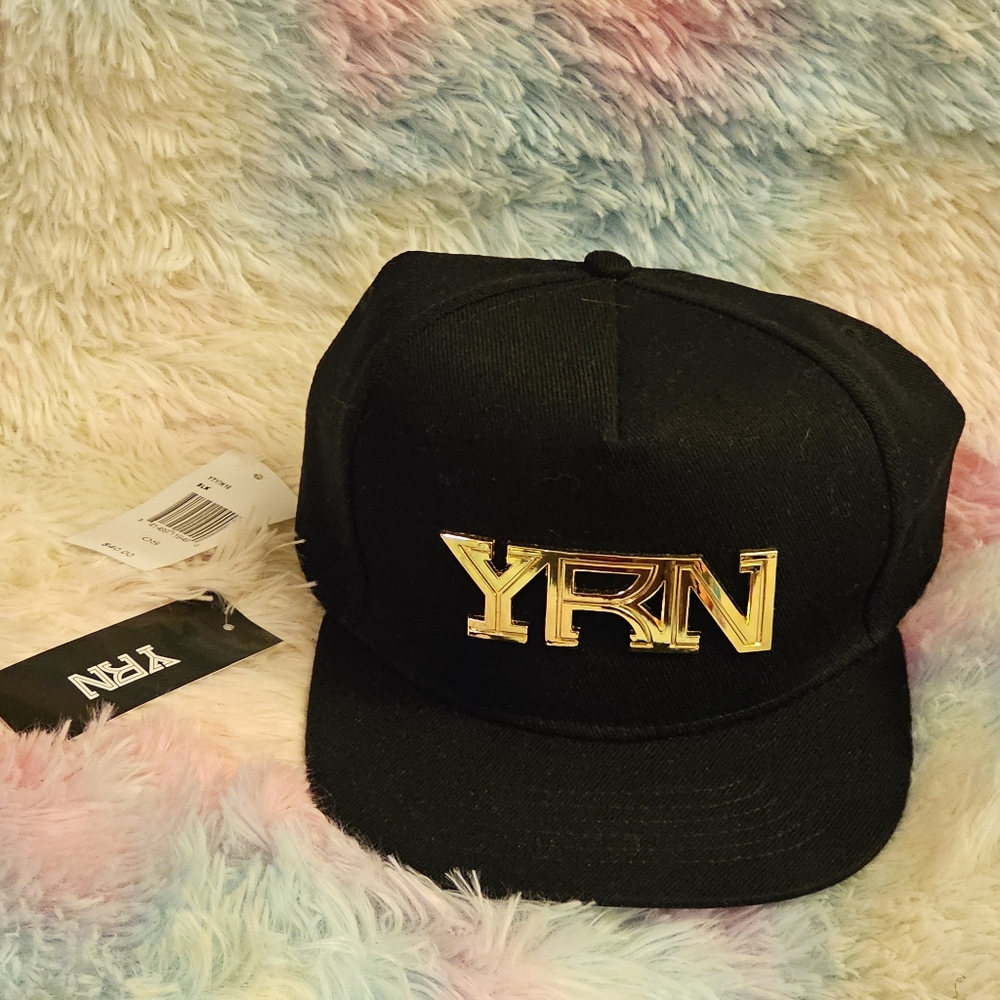 3/$25 🆕 YRN Gold Logo Black Flat Bill Hat